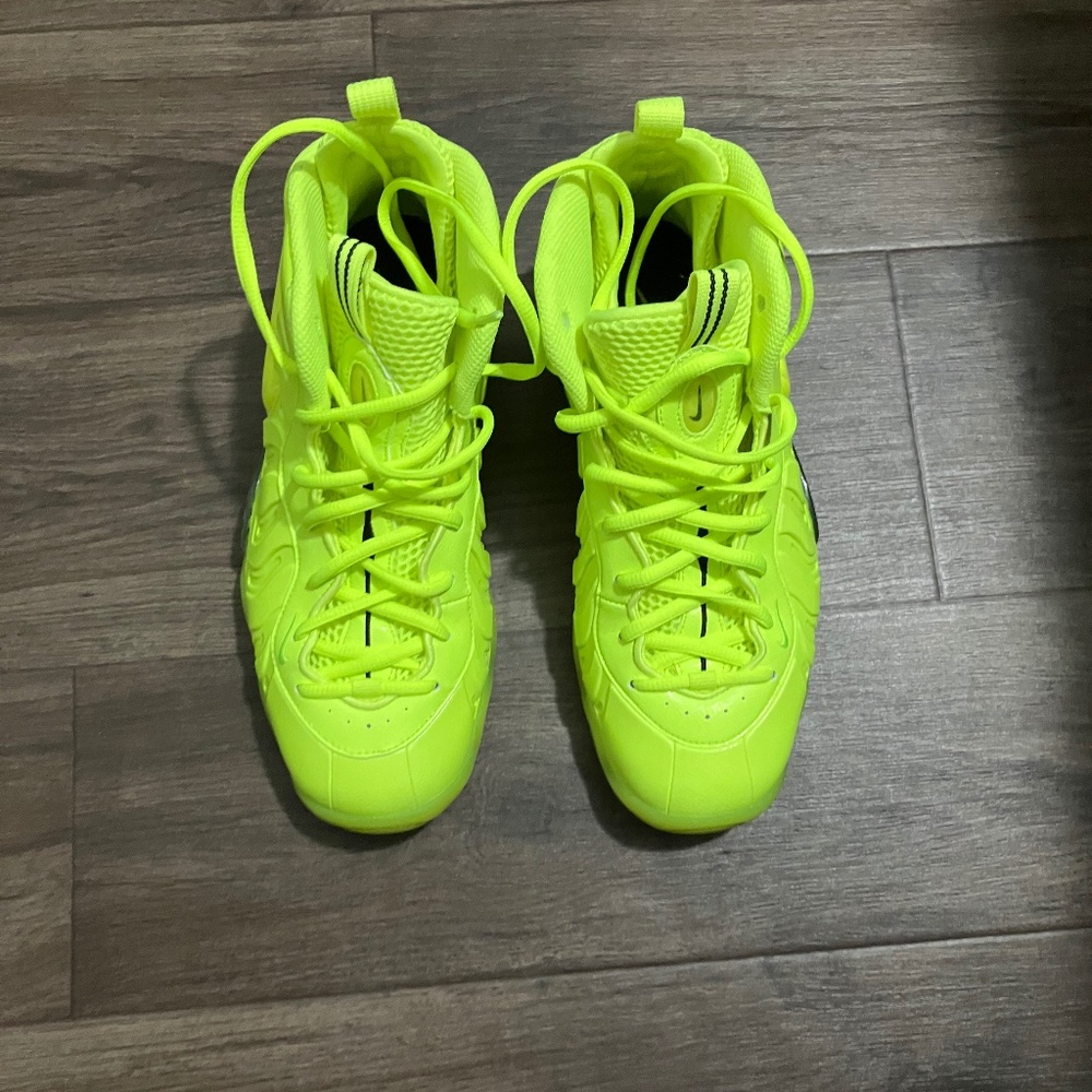 Authentic Nike foamposite shoes size 6y